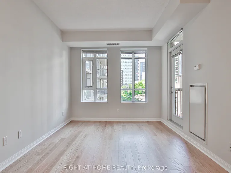 900 Mount Pleasant Rd #411 — Photo 4
