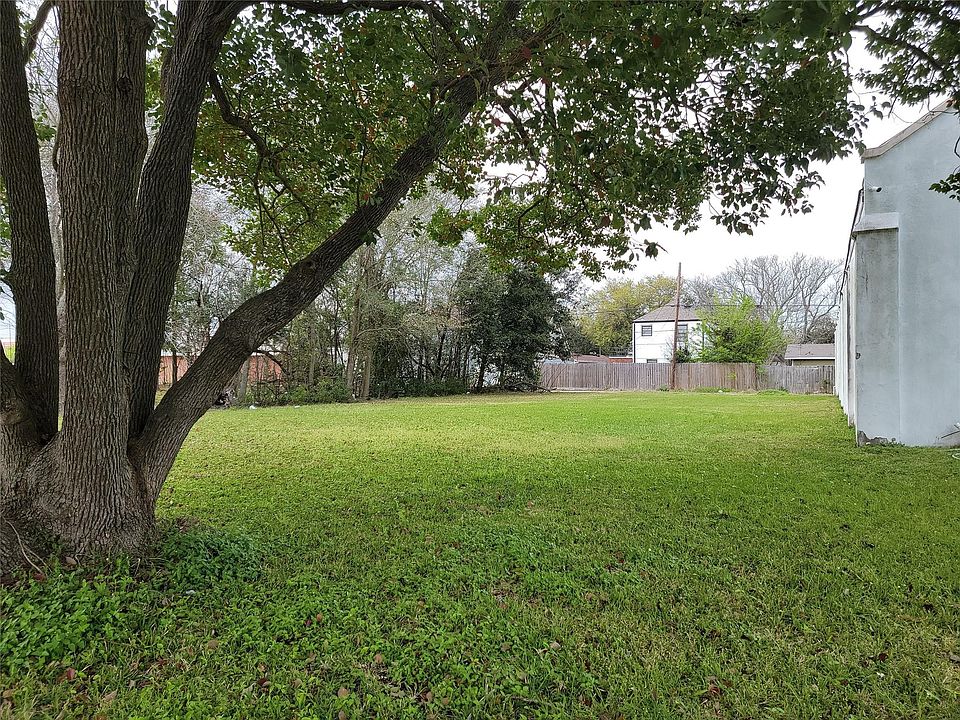 1st image of 410 8th Ave N