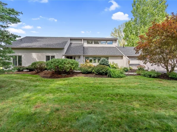 3211 Far Reach Dr, Baldwinsville, NY 13027