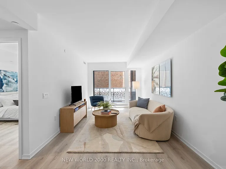 101 Roehampton Ave #411 — Photo 2