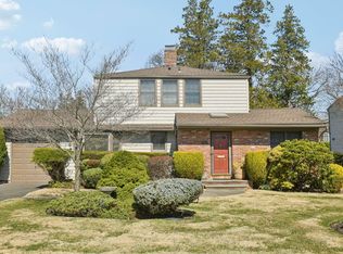 74 Argyle Rd, Albertson, NY 11507