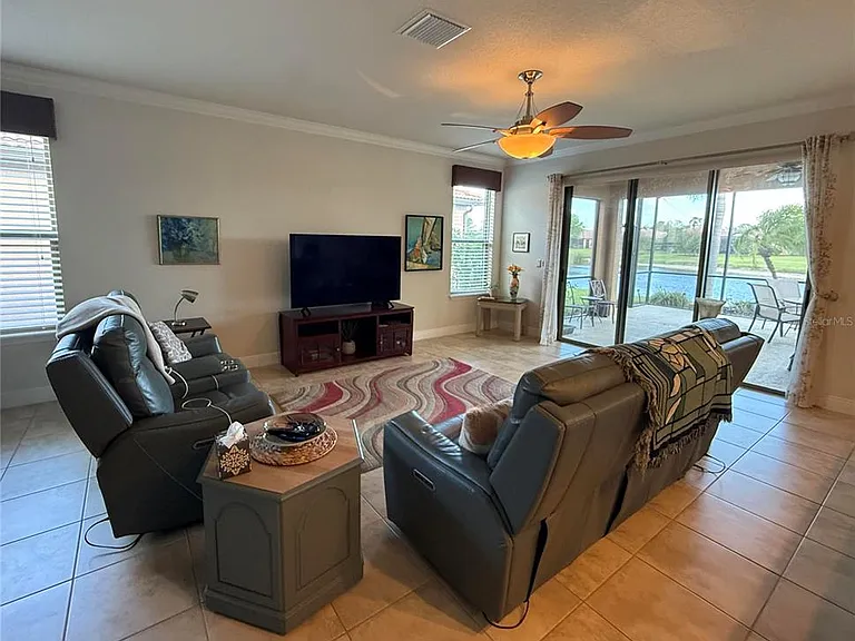 352 Laurel Falls Dr — Photo 11