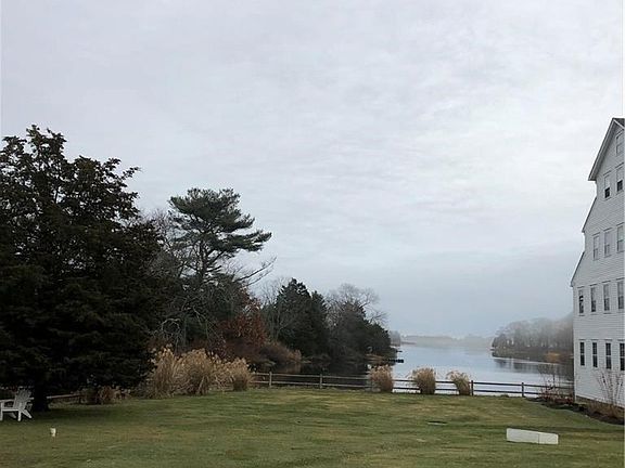 Sitting Area w/ Views....