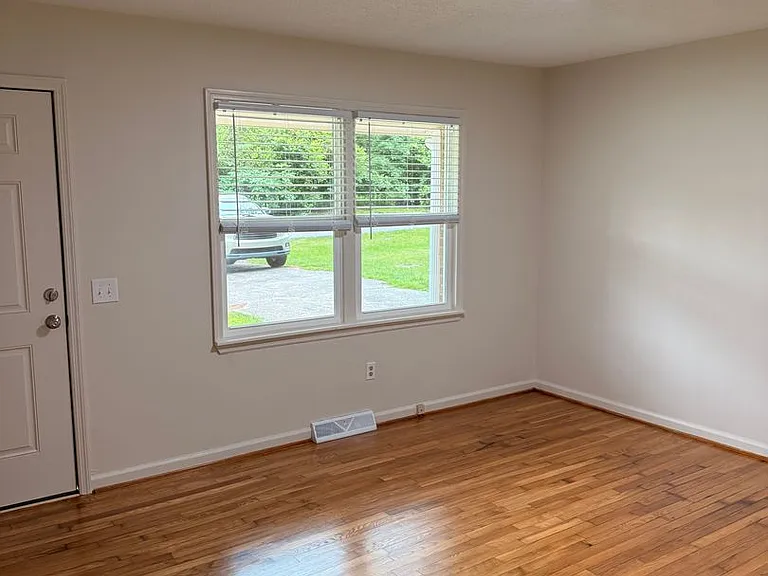 1041 Backman Rd — Photo 2