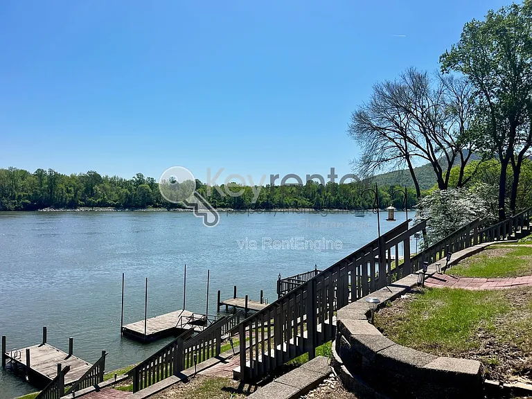 3166 Waterfront Dr — Photo 1