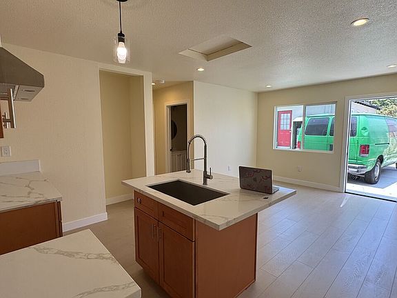 2nd image of 2528 Elkgrove Ave #B