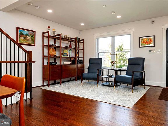 2nd image of 1007 Park Ave