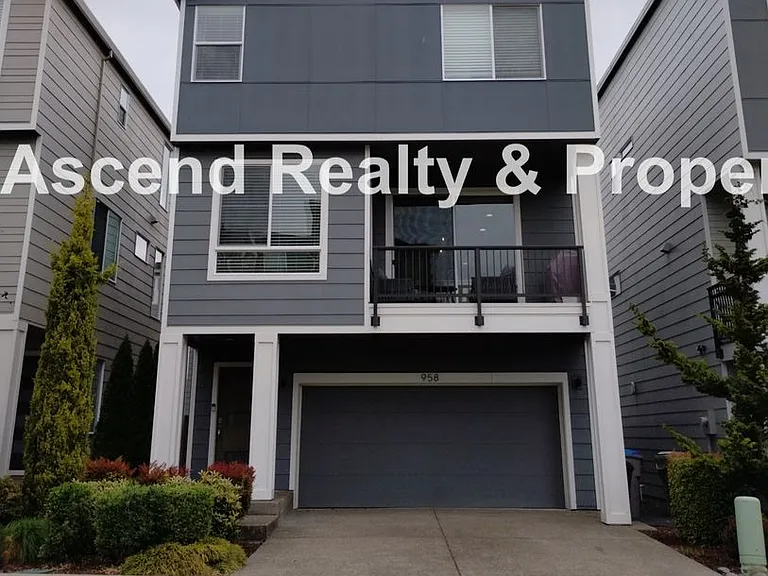 958 SW Adrian Ter — Photo 1