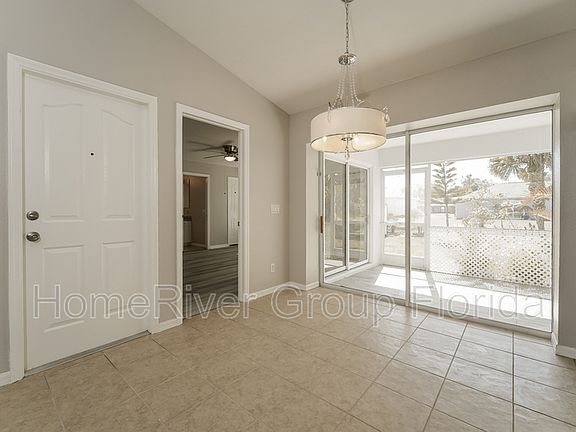 4th image of 2401 Pickard Ln