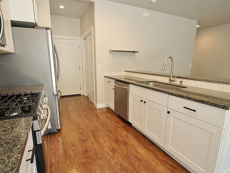 5052 N Alworth St — Photo 8