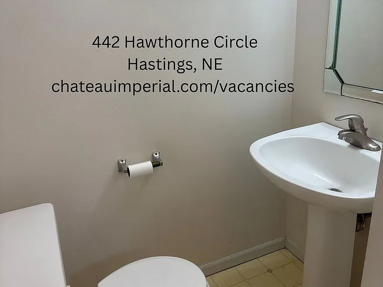 434-446 Hawthorne Cir — Photo 2