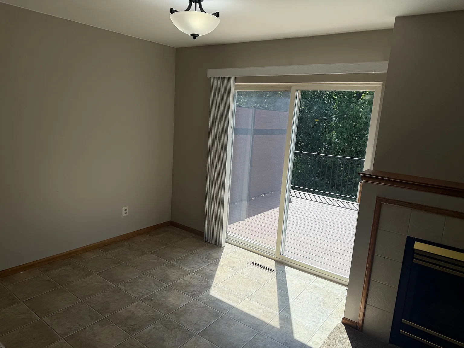 3 bed, 1600 sqft, $1,395 — Photo 3