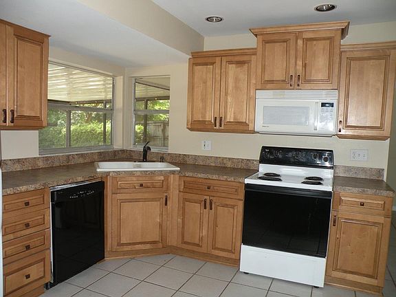 2nd image of 105 Ludlow Dr