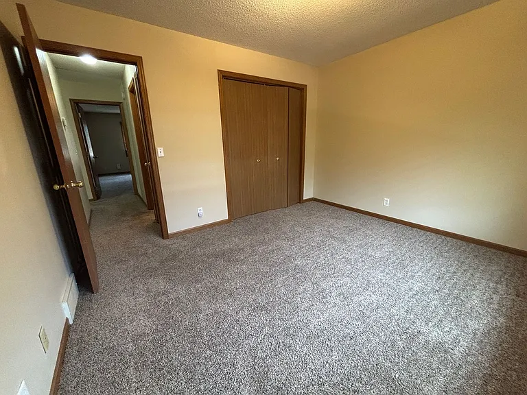 2135 S 46th Ave — Photo 11