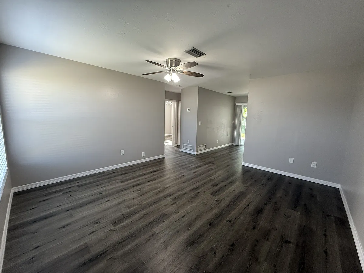 Living Area - 518 Briarwood Rd