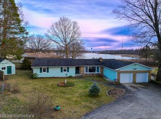 1090 Sunset Dr, Holly, MI