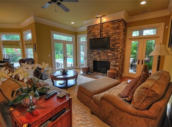 3rd image of 1451 Avellino Cir