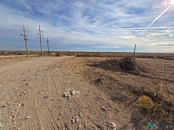 5th image of W Of 735 E Derrick Rd