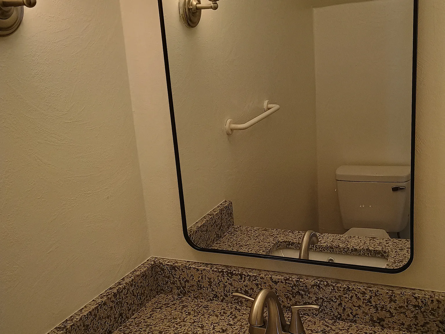 3 bed, 1.5 bath, 1248 sqft, $2,000 — Photo 3