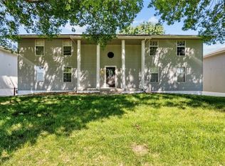 207 NW Barr Rd, Grain Valley, MO 64029