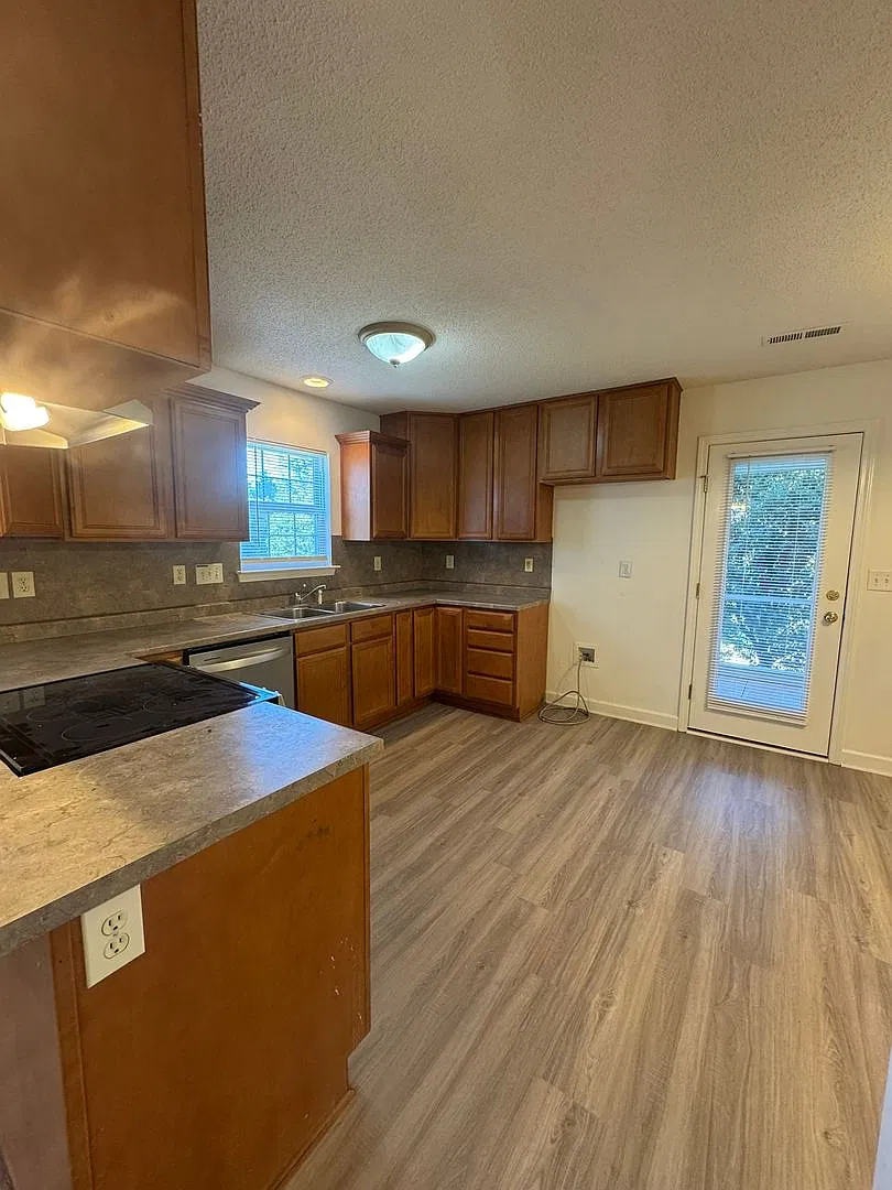 1348SF 2BR 2.5BA — Photo 3