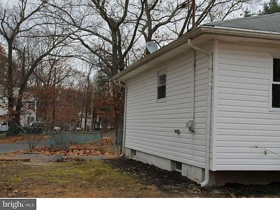 3rd image of 1402 Evergreen Blvd