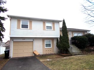 1197 Old Timber Ct, Hoffman Estates, IL 60192