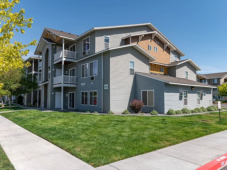 Center Pointe | Exterior Building