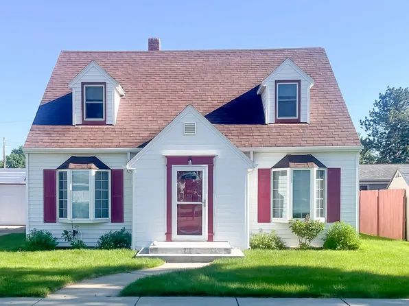 310 3rd St NE, Hazen, ND 58545