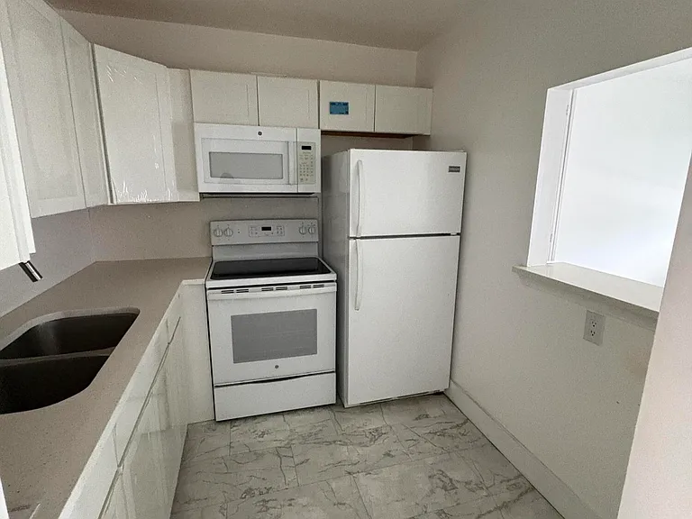 374 Camden Dr #P — Photo 11