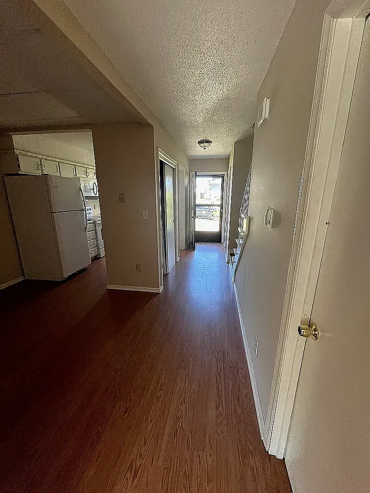 2 bed, 1.5 bath, 930 sqft, $1,250 — Photo 4