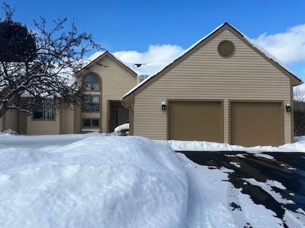 303 White Heron Cir, Fayetteville, NY 13066