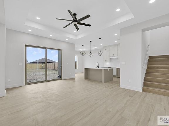 3rd image of 43929 Red Valley Ave
