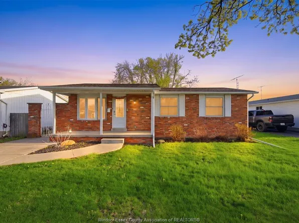 10395 Caledon Ct, Windsor, ON N8R 1C7