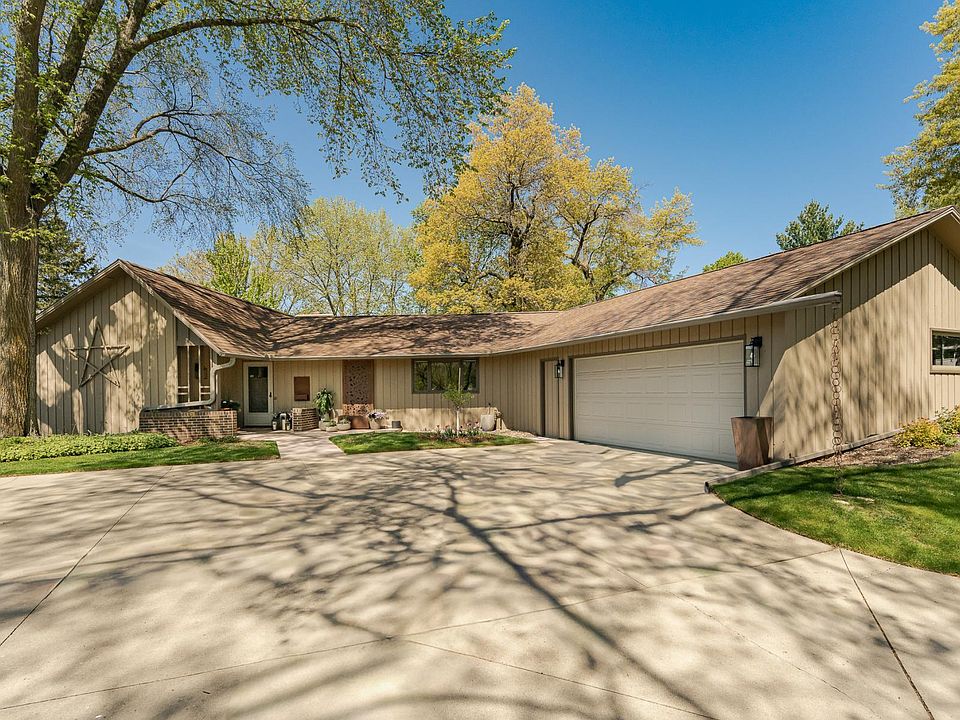 1st image of 1805 Teton Ln NE
