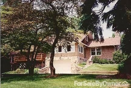 South View
						:
						Standing on the south property looking north.