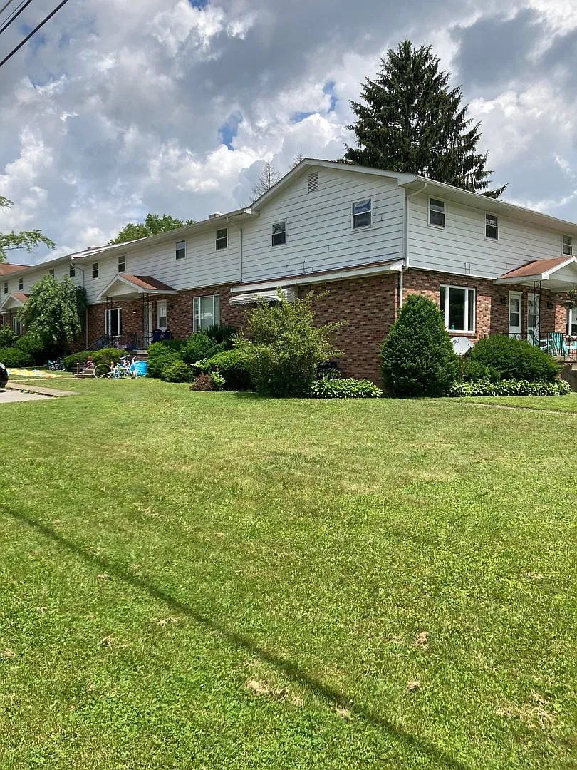 10950 Oak Street — Photo 1