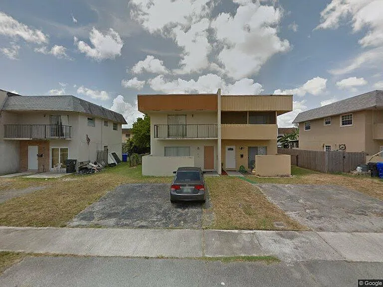 3 bed, 1.5 bath, 1350 sqft, $2,500 — Photo 2
