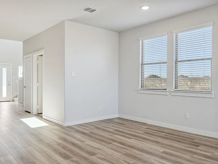 907 Hazel Dr — Photo 32