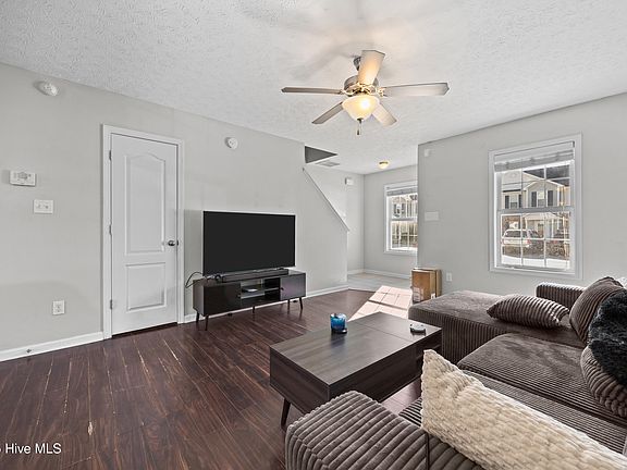 5th image of 508 Cider Hill Road