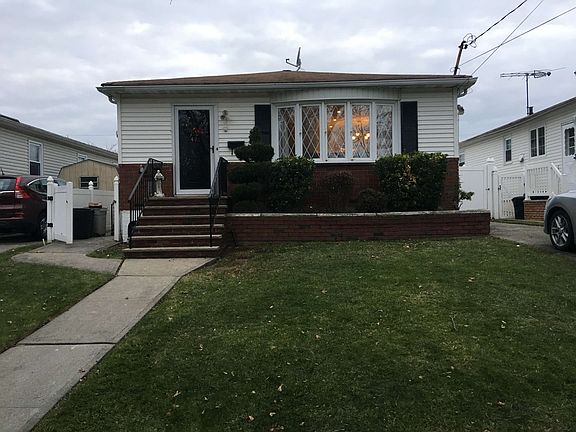 3rd image of 471 King St