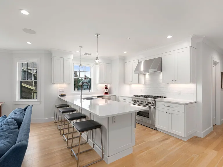 8 Sycamore St #C — Photo 5
