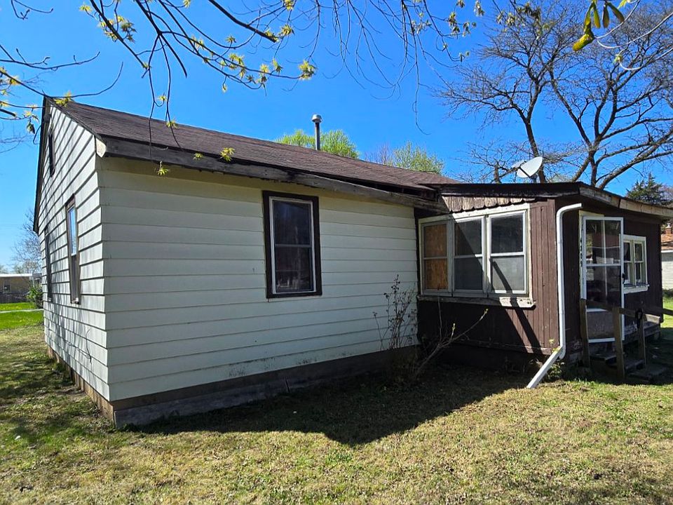 2nd image of 4209 7th St