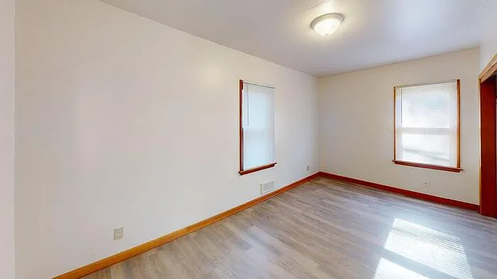 710 E Avenue F — Photo 13