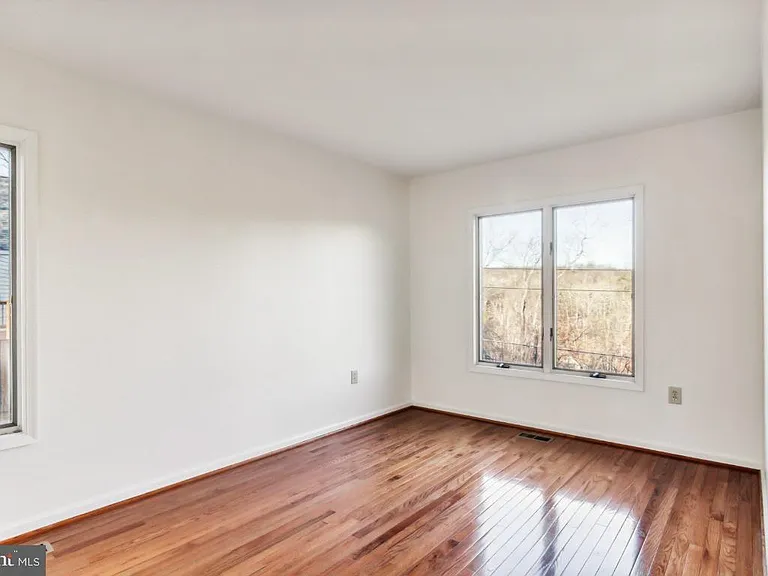 1232 Lakeview Dr — Photo 15