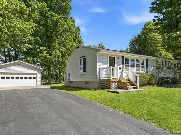 34 Crescent Dr, Akron, NY 14001