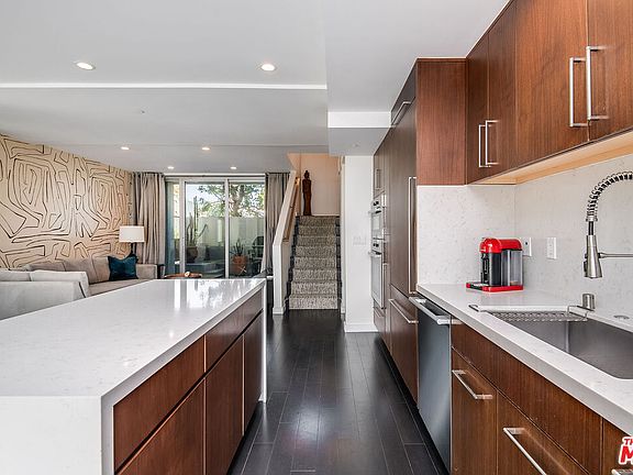 3rd image of 125 Pacific St APT 5