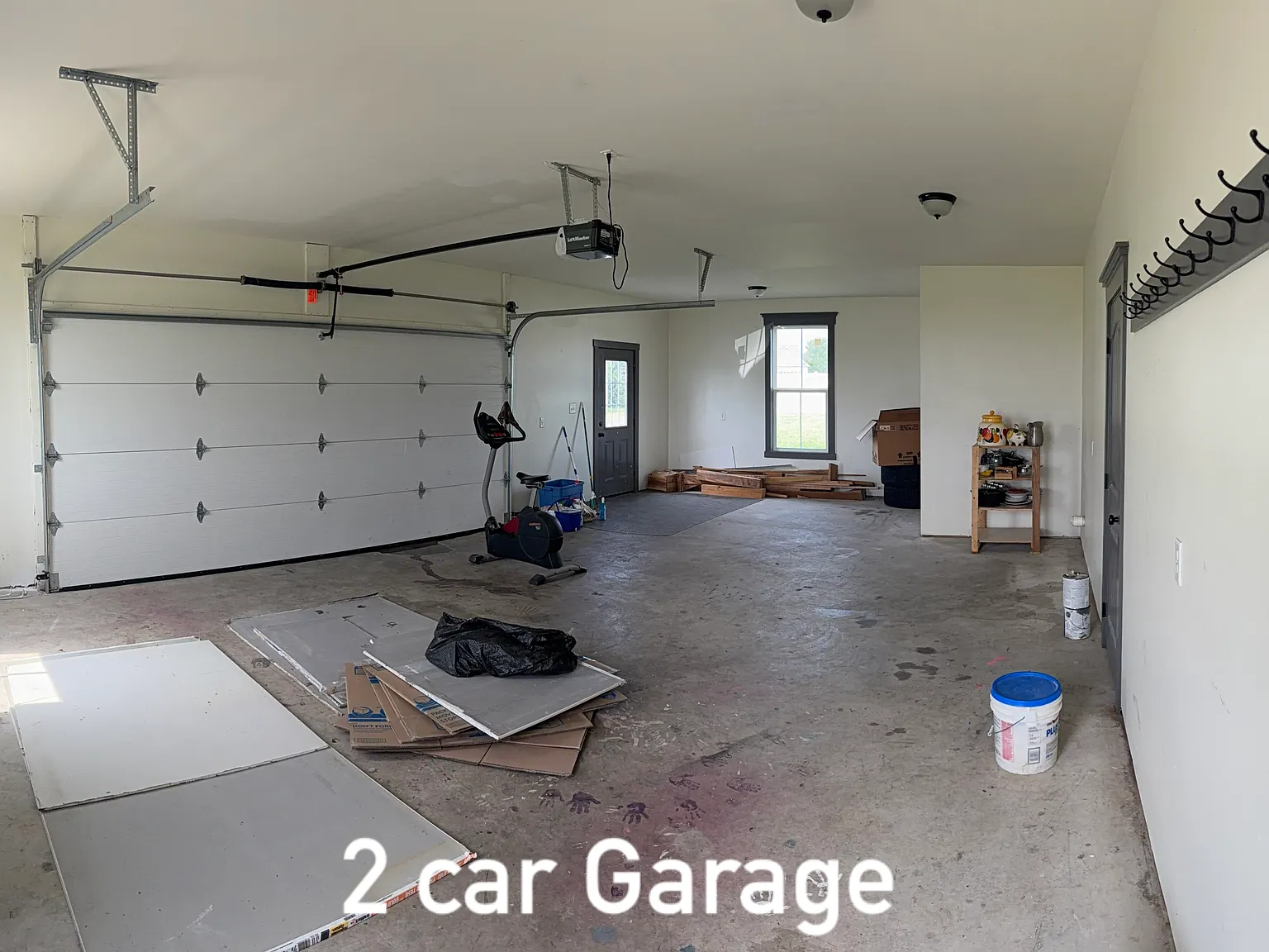 3 bed, 2.5 bath, 2816 sqft, $2,500 — Photo 3