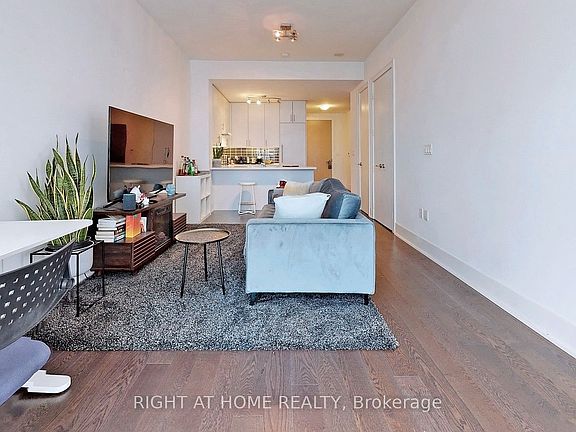 5th image of 39 Queens Quay E #920