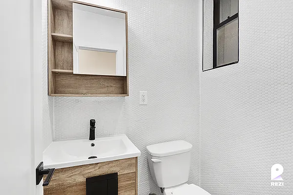 Rented by REZI | media 7